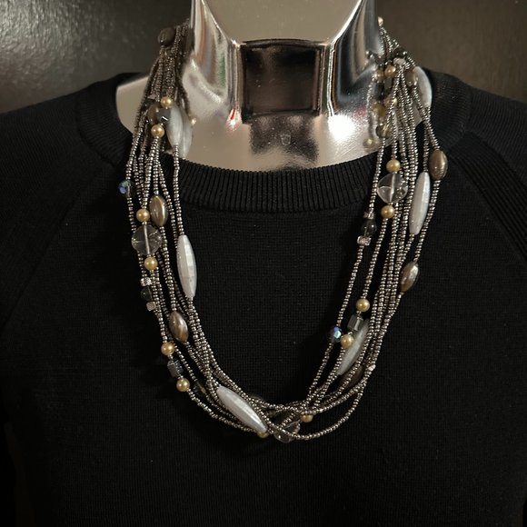 Beautiful Vintage Beaded Necklace - Picture 2 of 2